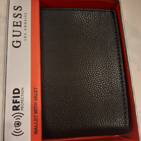 Guess wallet brand new in the package 📦 - Picture 2 of 4